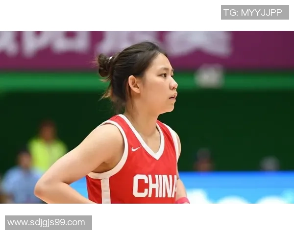 八一女篮迎战山西女篮决战赛场展现巾帼风采与竞技精神